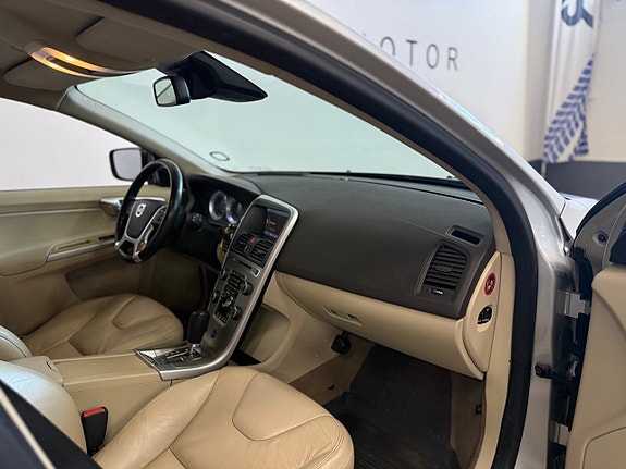 Volvo XC60 14 of 28