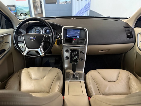Volvo XC60 10 of 28