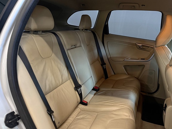 Volvo XC60 16 of 28