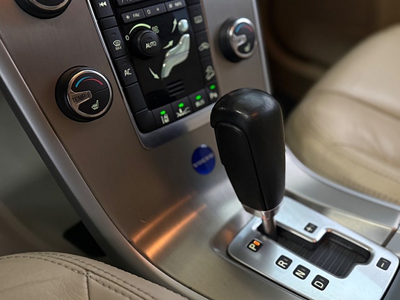 Volvo XC60 17 of 28