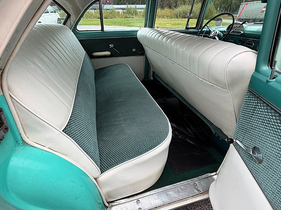 Ford Fairlane 10 of 16