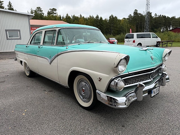 Ford Fairlane 3 of 16
