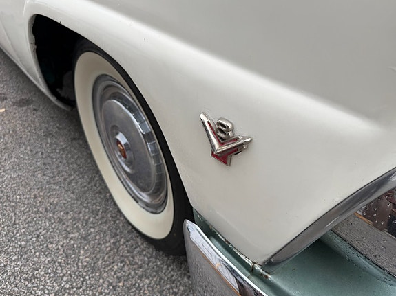 Ford Fairlane 15 of 16