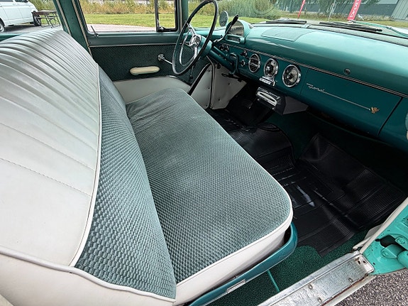 Ford Fairlane 8 of 16