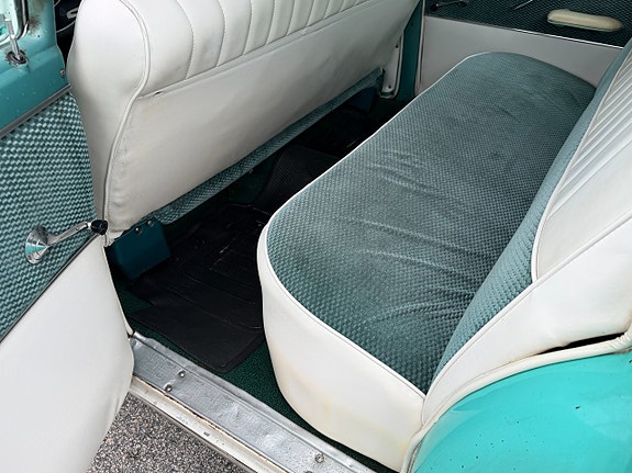 Ford Fairlane 11 of 16
