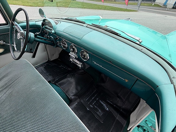 Ford Fairlane 9 of 16