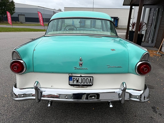 Ford Fairlane 6 of 16