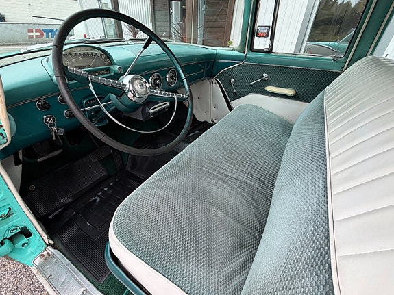 Ford Fairlane 7 of 16