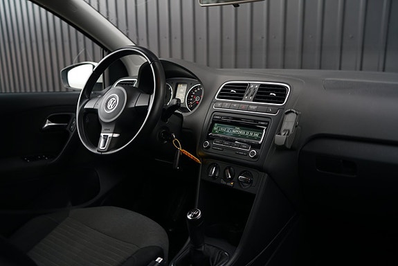 Volkswagen Polo 9 of 15