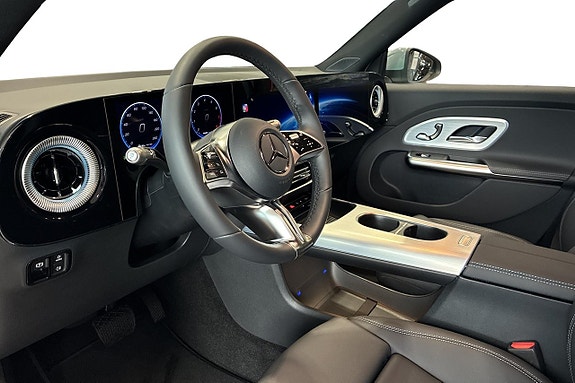 Mercedes-Benz GLB220 8 of 13