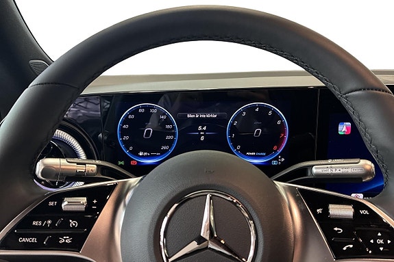 Mercedes-Benz GLB220 9 of 13