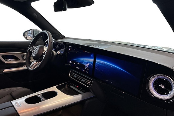 Mercedes-Benz GLB220 10 of 13