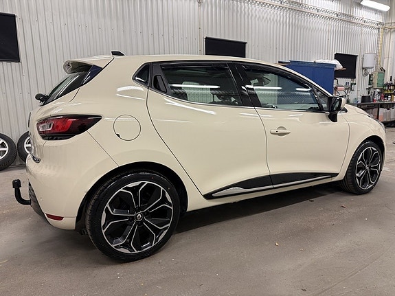 Renault Clio 6 of 24