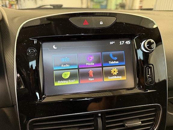Renault Clio 18 of 24
