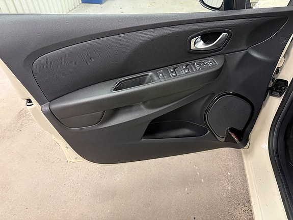 Renault Clio 14 of 24
