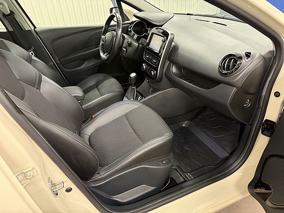 Renault Clio 11 of 24