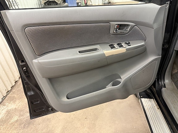 Toyota HiLux 11 of 22