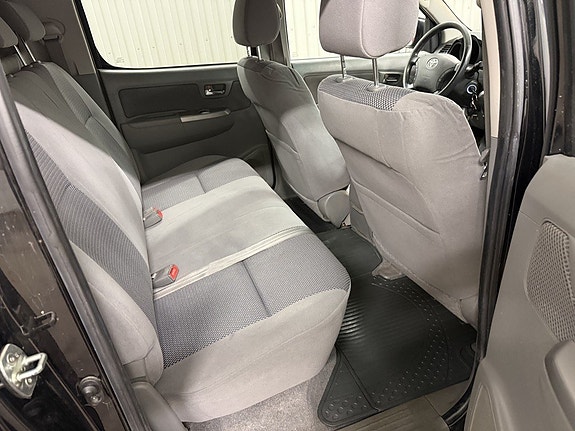 Toyota HiLux 8 of 22