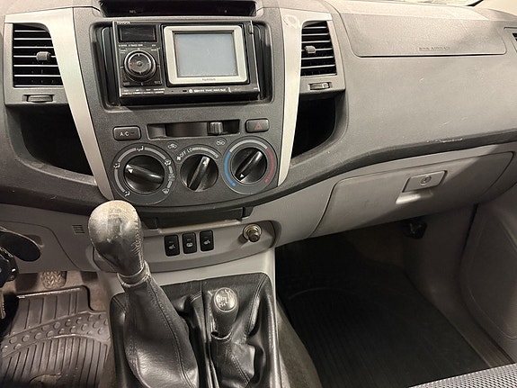 Toyota HiLux 14 of 22
