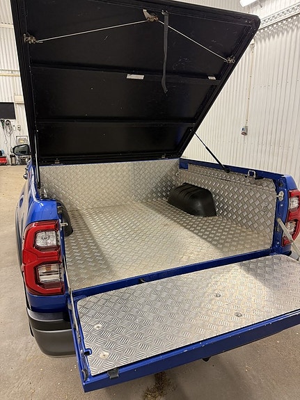 Toyota HiLux 7 of 22