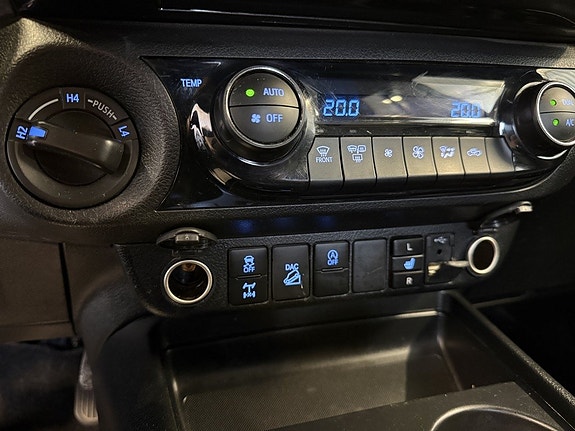Toyota HiLux 18 of 22