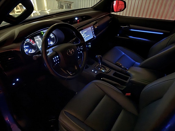 Toyota HiLux 11 of 22