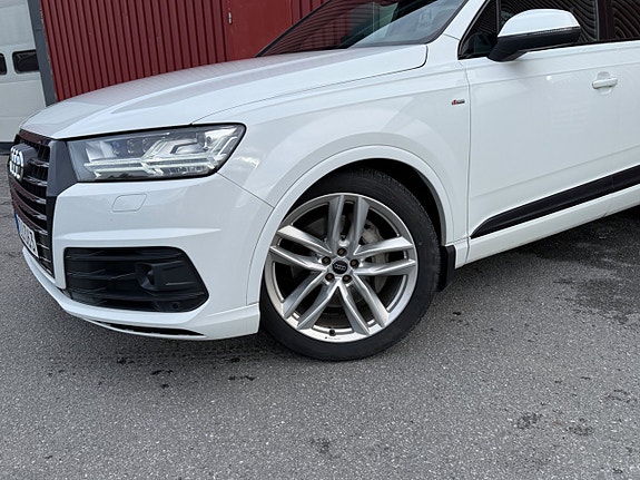 Audi Q7 3 of 27