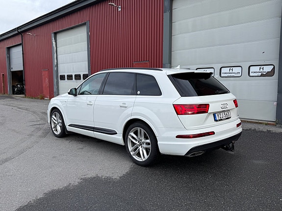Audi Q7 8 of 27