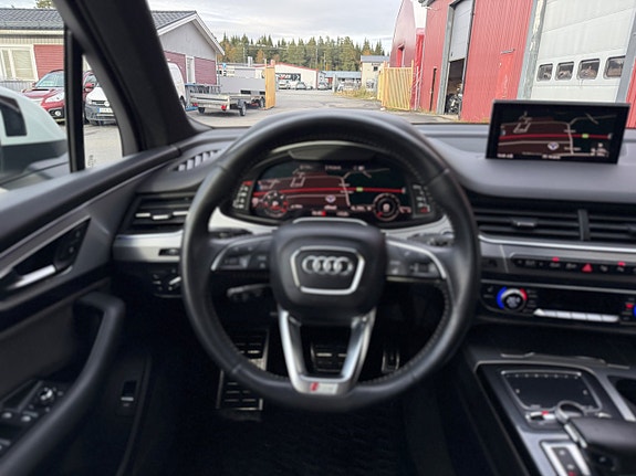 Audi Q7 7 of 27