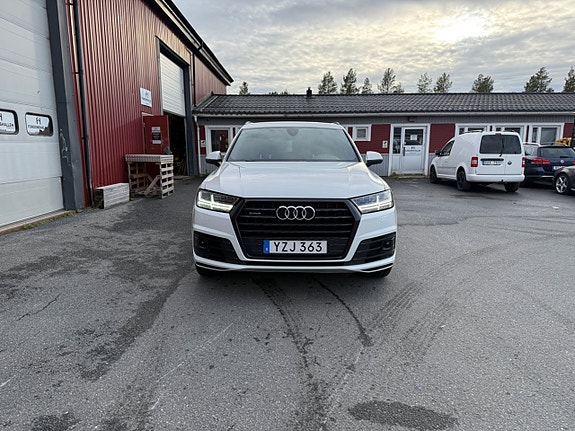 Audi Q7 4 of 27