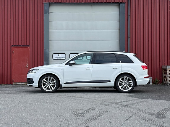 Audi Q7 2 of 27