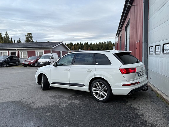 Audi Q7 9 of 27