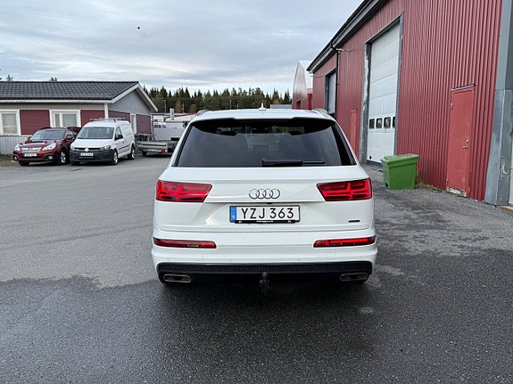 Audi Q7 12 of 27