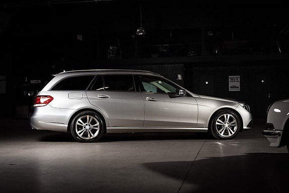 Mercedes-Benz E350 7 of 28