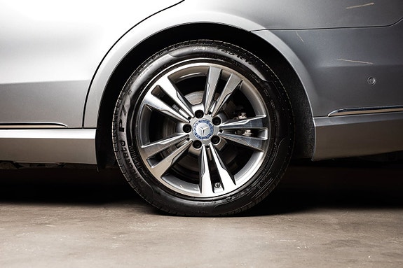 Mercedes-Benz E350 27 of 28