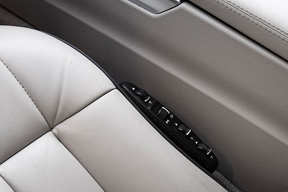 Mercedes-Benz E350 22 of 28