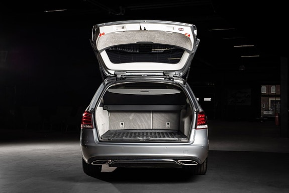 Mercedes-Benz E350 24 of 28
