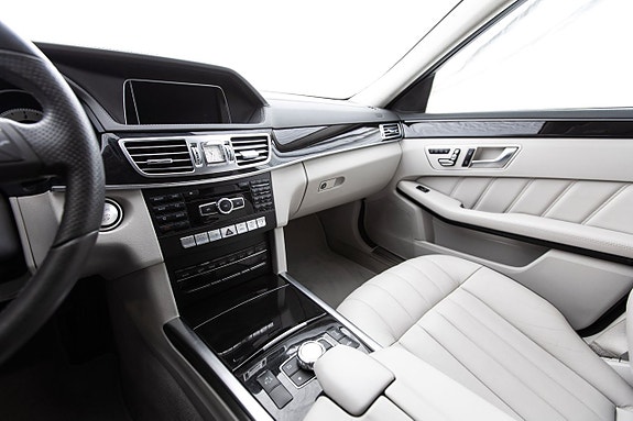 Mercedes-Benz E350 18 of 28