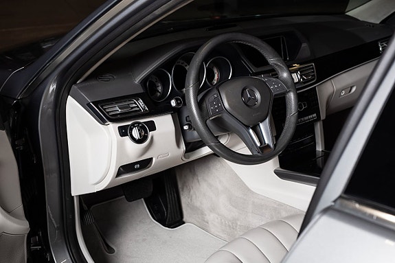 Mercedes-Benz E350 11 of 28