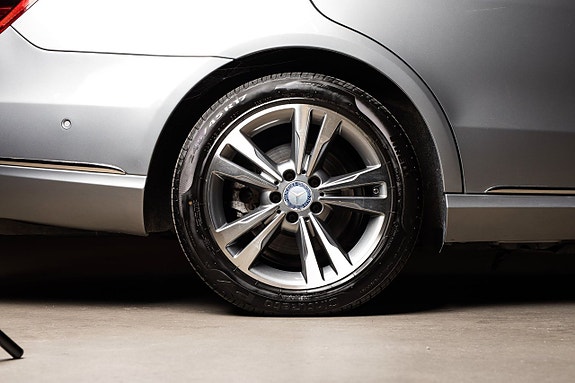 Mercedes-Benz E350 28 of 28
