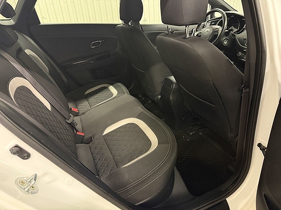 Kia Ceed 10 of 22