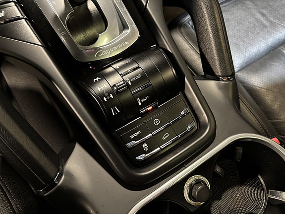 Porsche Cayenne 14 of 27