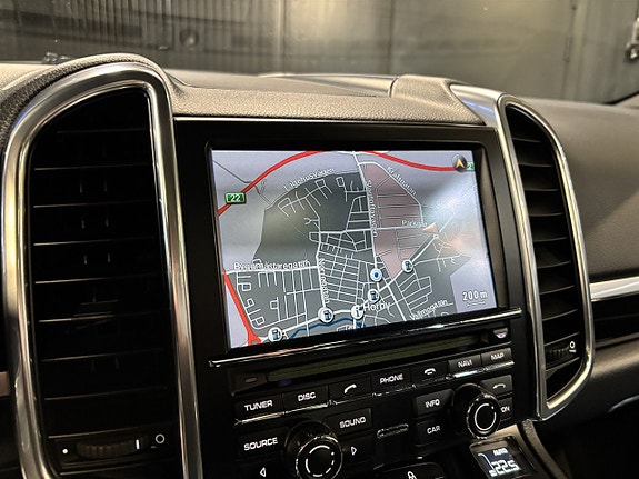 Porsche Cayenne 19 of 27
