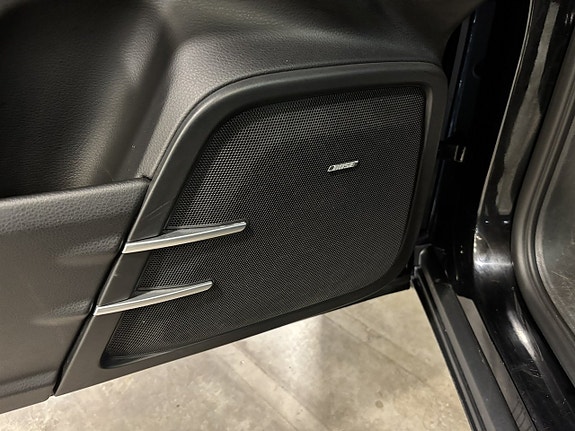 Porsche Cayenne 11 of 27