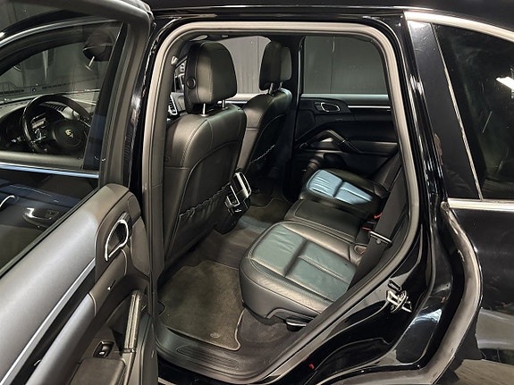 Porsche Cayenne 23 of 27
