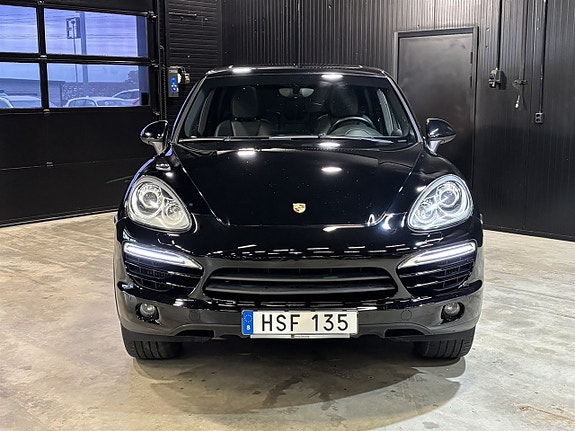 Porsche Cayenne 2 of 27