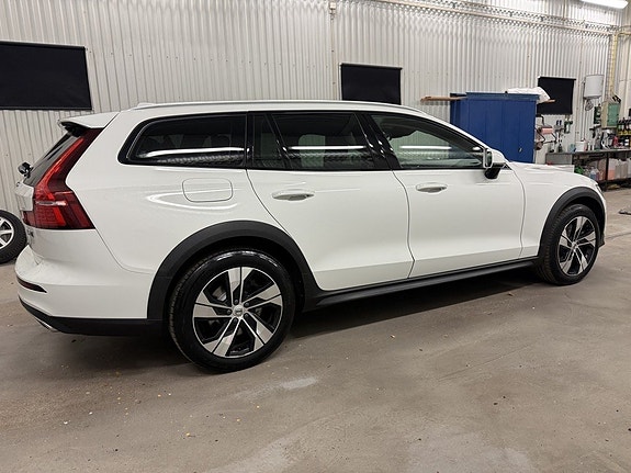Volvo V60 Cross Country 6 of 26