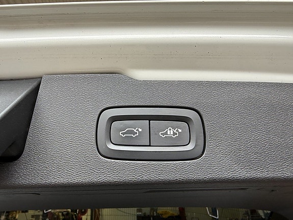 Volvo V60 Cross Country 8 of 26