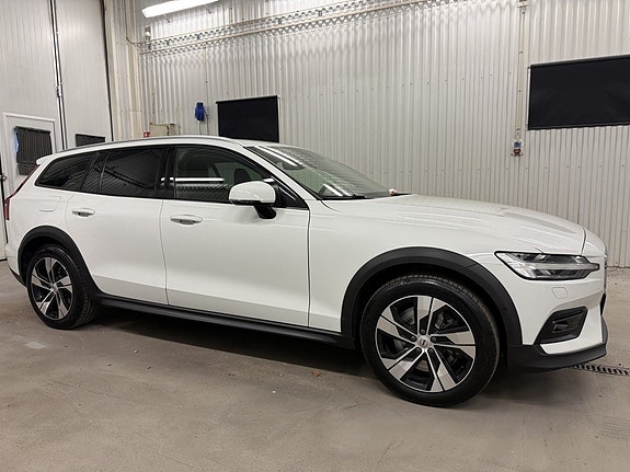 Volvo V60 Cross Country 5 of 26