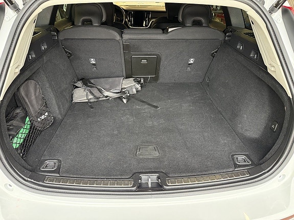 Volvo V60 Cross Country 7 of 26